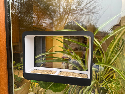 Minimalista Ablakra Szerelhető Madáretető – Madármegfigyelés Testközelből 🐦