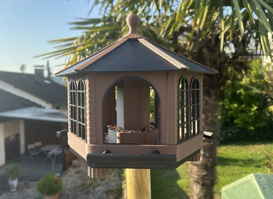 🏰 Pavilon Stílusú Madáretető – Elegancia a Kertedben 🐦