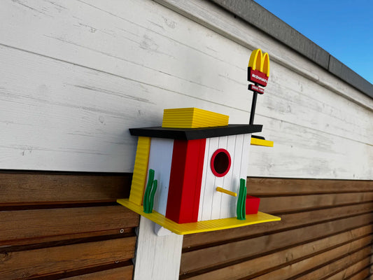 🍟 McDonald’s Drive-Thru Madáretető – A Madarak Gyorsétterme! 🐦🍔