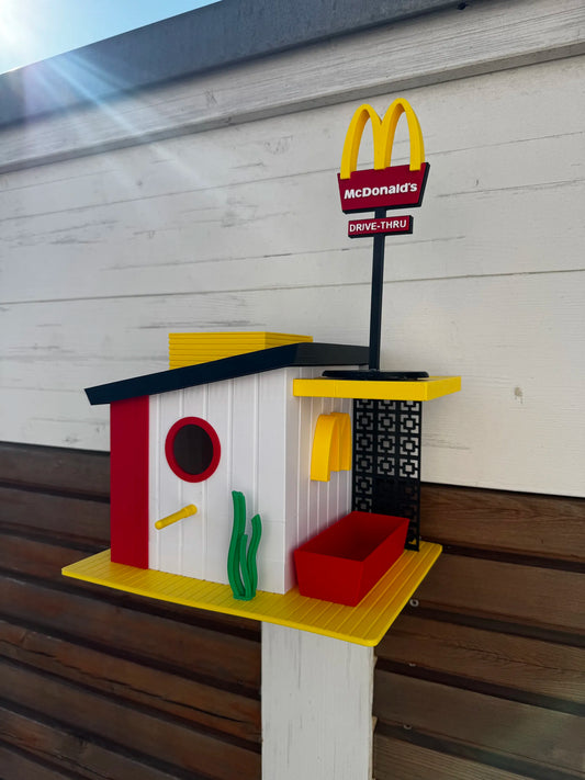 🍟 McDonald’s Drive-Thru Madáretető – A Madarak Gyorsétterme! 🐦🍔